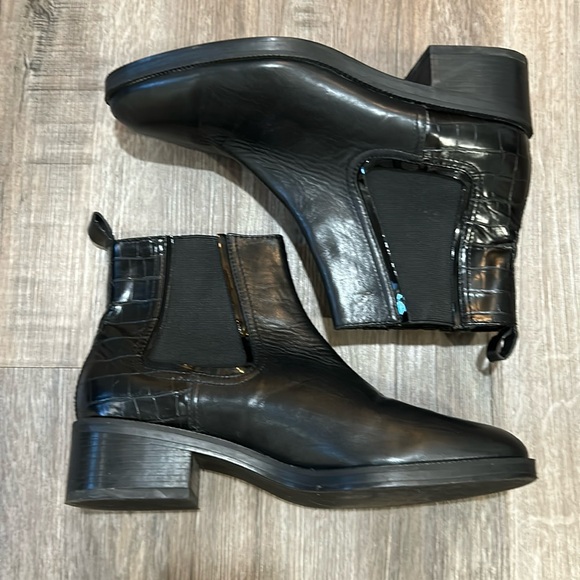 Zara Shoes - 🔥 Final Price Drop🔥ZARA Block Heel Leather Croc Embossed Ankle Chelsea Boots